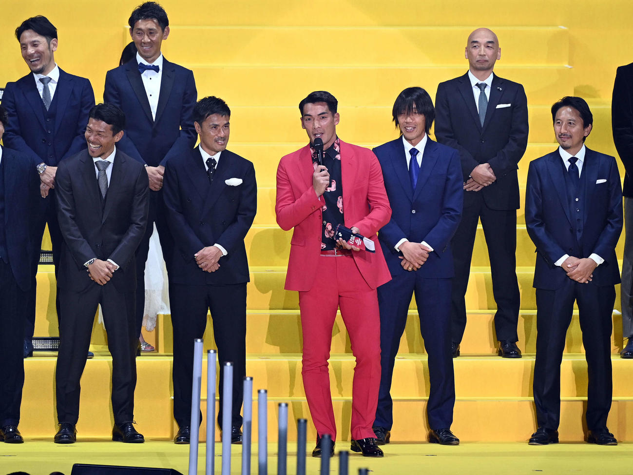 功労選手賞を受賞しあいさつをする槙野智章さん（撮影・たえ見朱実）
