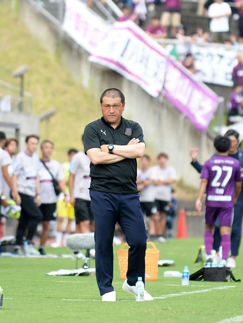 第37節・藤枝戦　険しい表情を見せる清水の秋葉忠宏監督