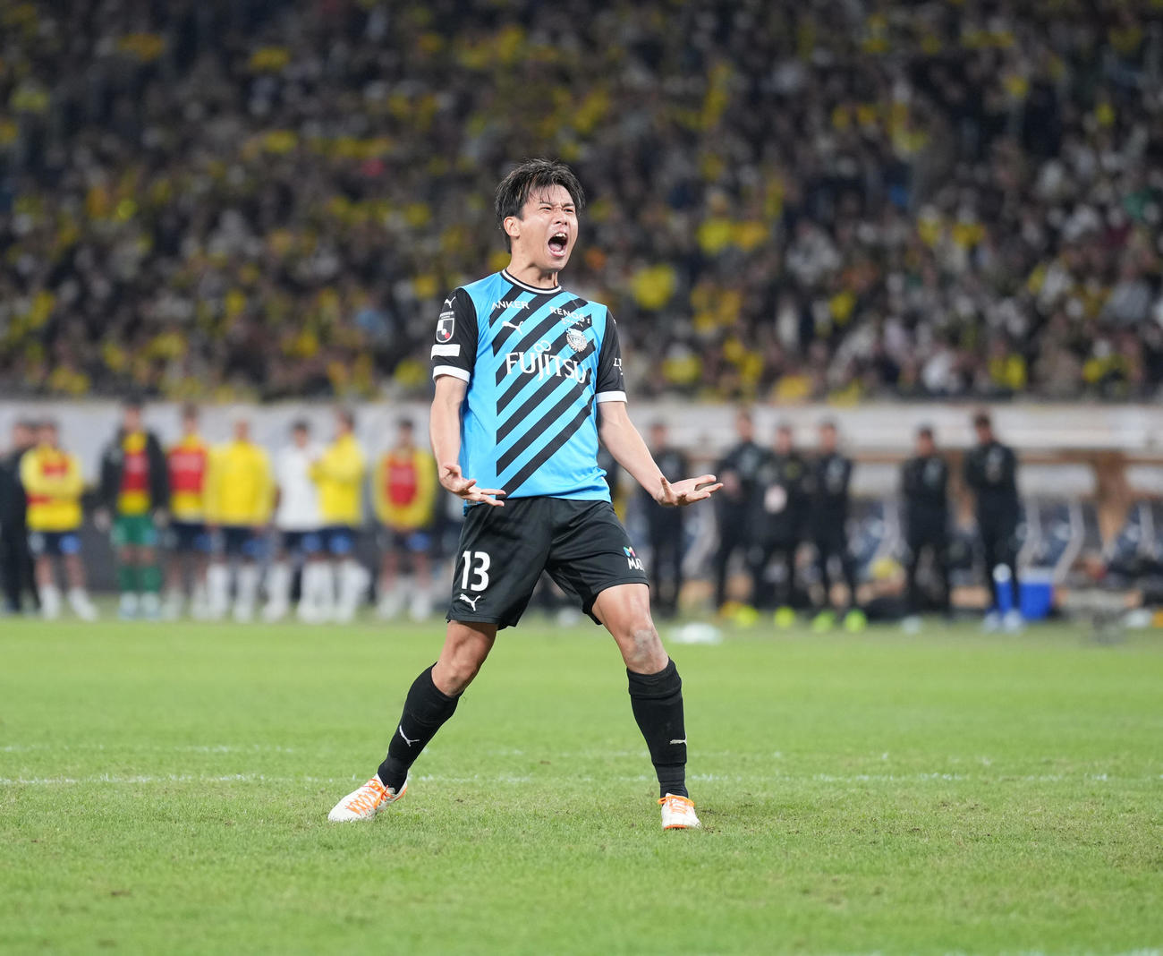 川崎F対柏　PKを決め喜ぶ川崎F山根（撮影・井上学）