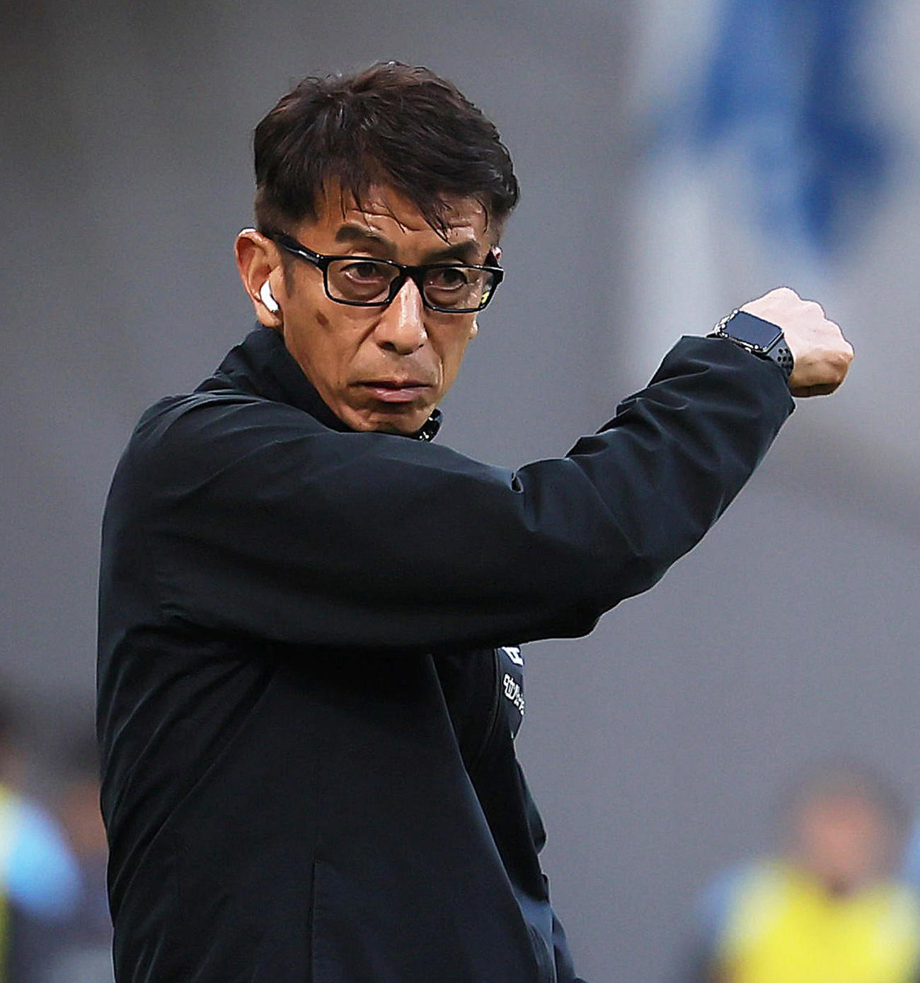 川崎F対柏　後半、指示を出す柏の井原監督（撮影・足立雅史）