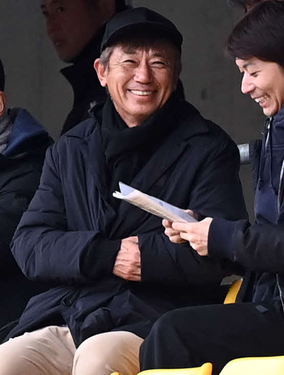 Jリーグトライアウトの視察に訪れた鈴鹿三浦泰年監督（撮影・たえ見朱実）