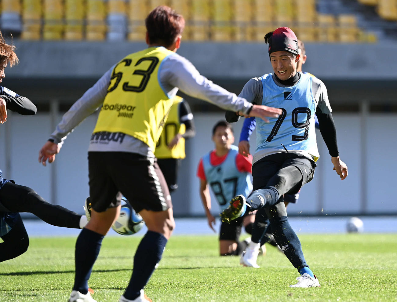 自身2点目のゴールを決める都倉（撮影・たえ見朱実）