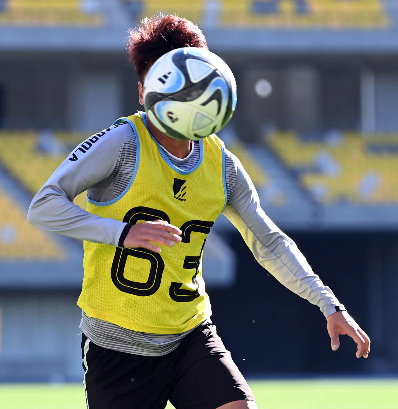 ボールを追う吉永（撮影・たえ見朱実）