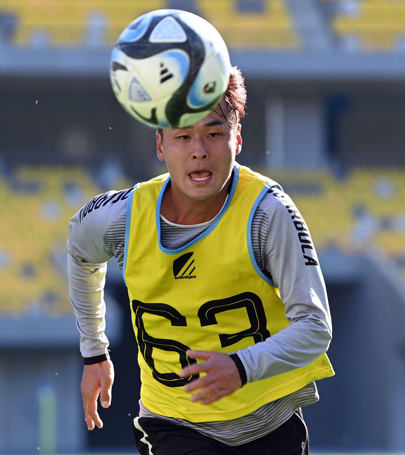 ボールを追う吉永（撮影・たえ見朱実）