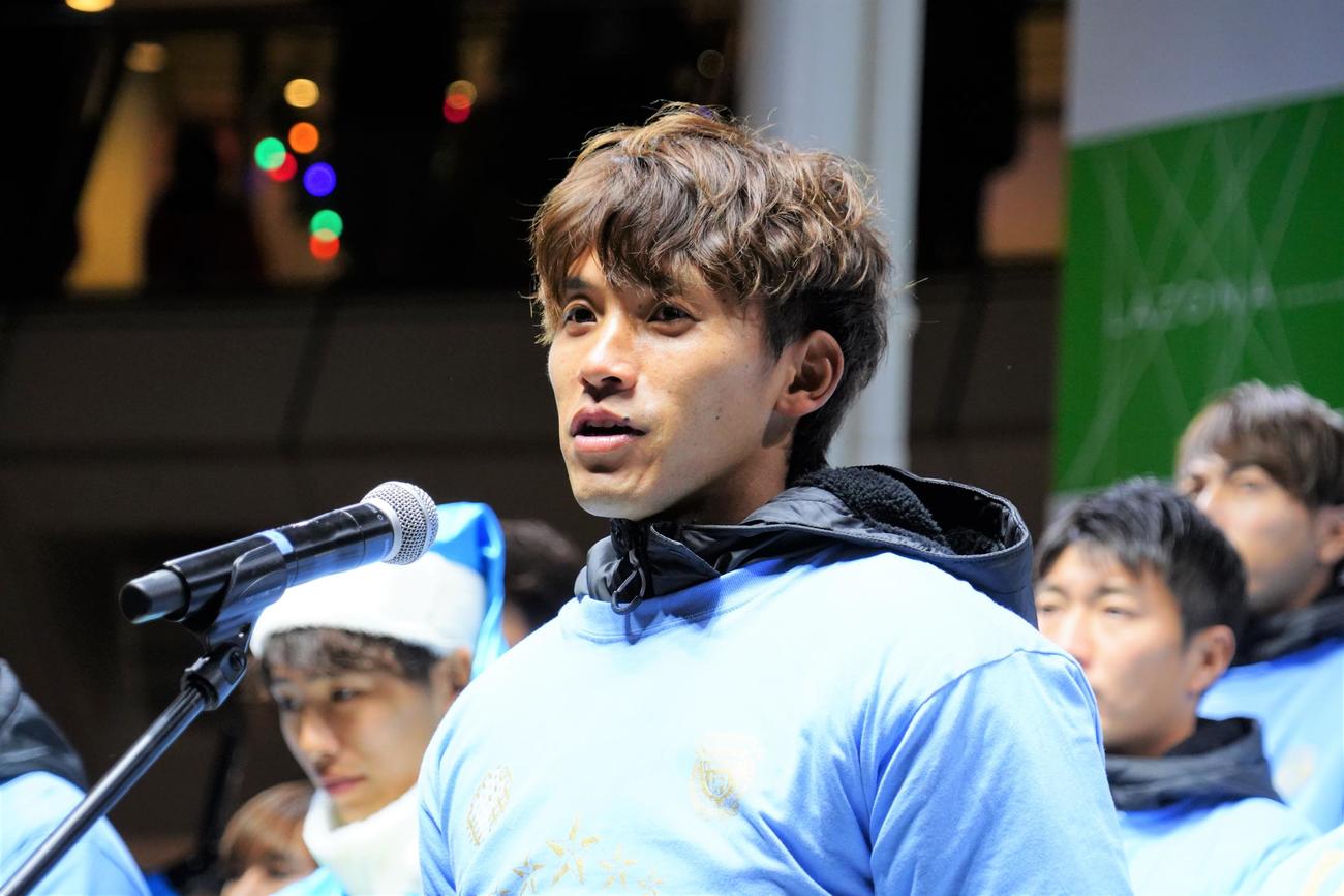 天皇杯優勝報告会に出席した川崎F橘田（撮影・佐藤成）