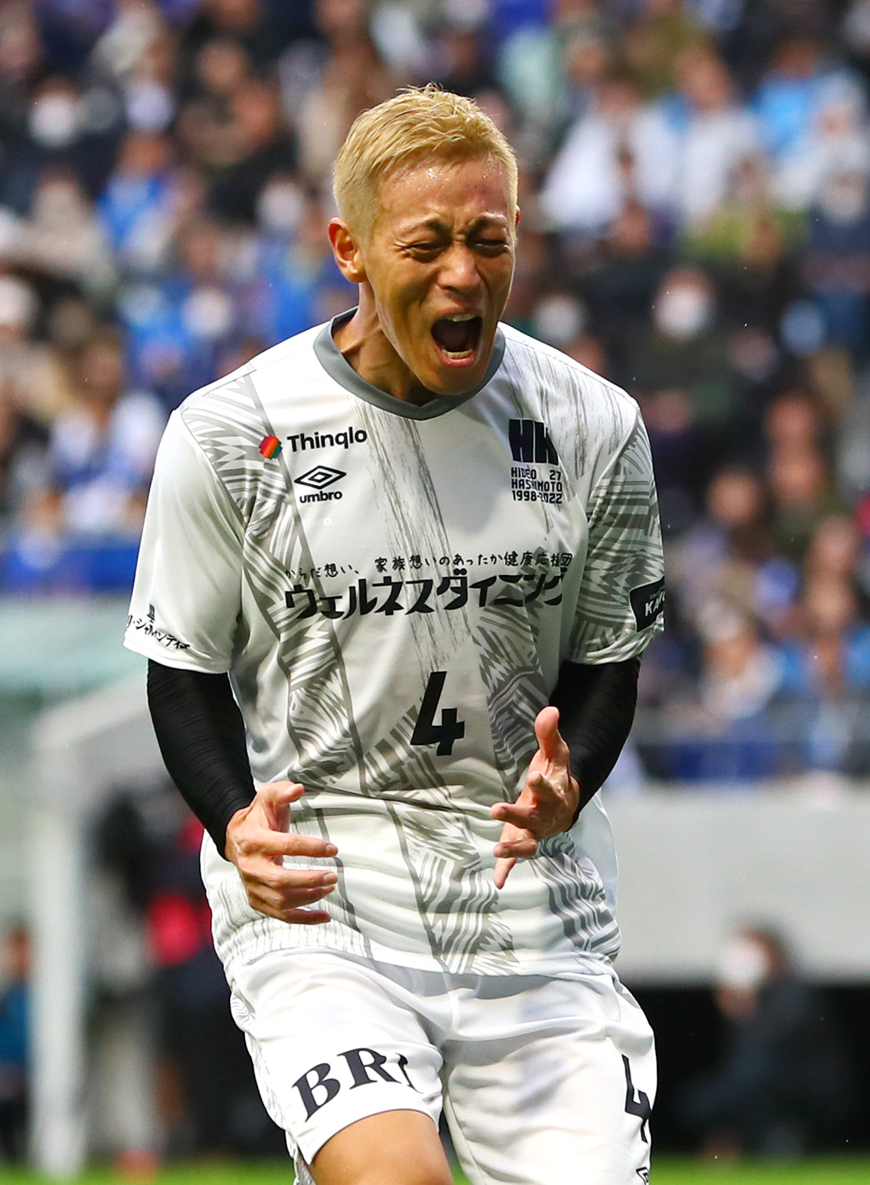 「橋本英郎引退試合」G大阪'05対日本代表フレンズ　前半、シュートを外し悔しがる日本代表フレンズ本田圭佑（撮影・上山淳一）