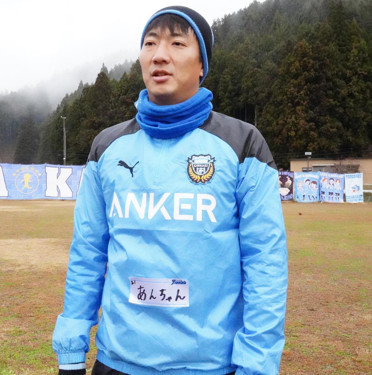 陸前高田市の子どもたちとサッカー教室で交流した川崎フロンターレGK安藤駿介（撮影・佐藤成）