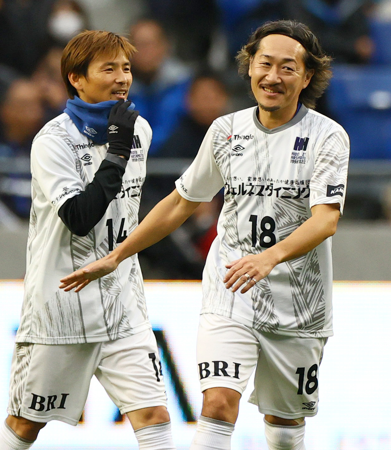 「橋本英郎引退試合」G大阪05対日本代表フレンズ　日本代表フレンズでプレーする石川直宏氏。左は清水の乾貴士（撮影・上山淳一）
