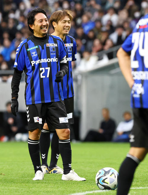 遠藤保仁が古巣G大阪のユニホームでプレー「何の違和感もなく着られた