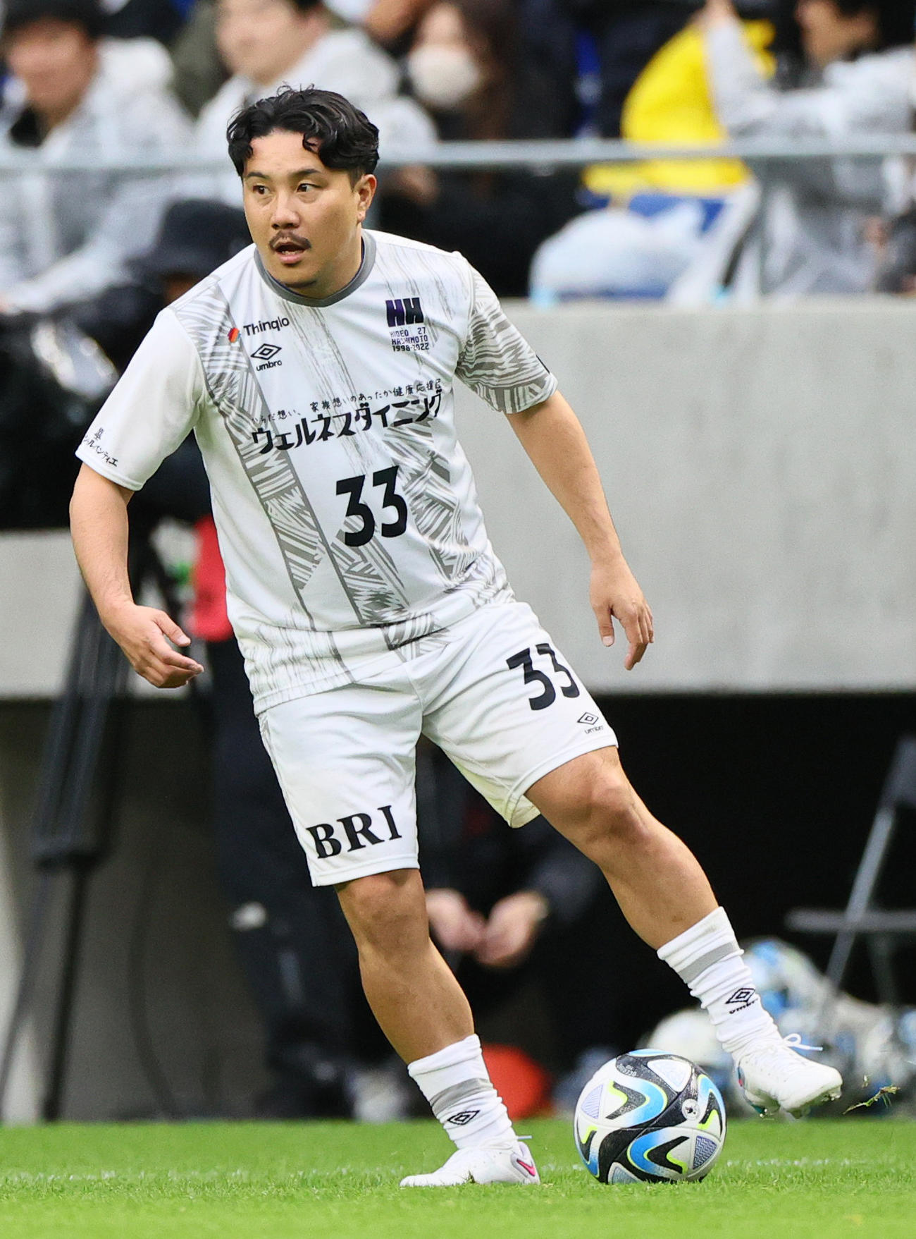 「橋本英郎引退試合」G大阪05対日本代表フレンズ　日本代表フレンズでプレーする安田理大氏（撮影・上山淳一）