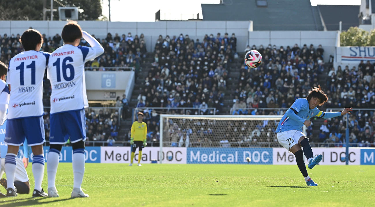 YOKOHAMA FC FRIENDS対J－DREAMS　前半、FKでゴールを決める中村氏（撮影・たえ見朱実）