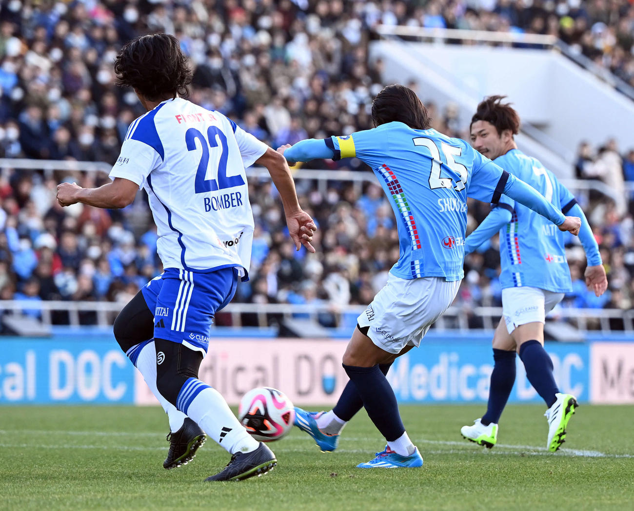YOKOHAMA FC FRIENDS対J－DREAMS　前半、右足でゴールを決めるYOKOHAMA FC FRIENDS中村俊輔氏（撮影・たえ見朱実）
