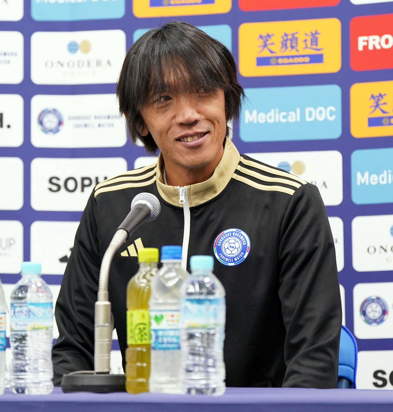 会見で笑顔を見せる中村俊輔氏（撮影・たえ見朱実）