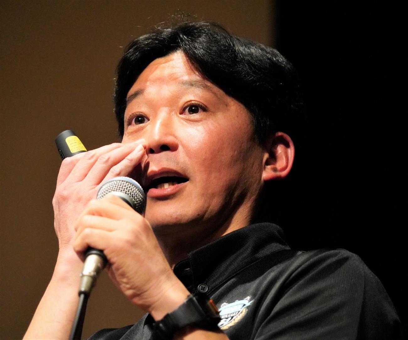トークイベント「アマトーーク　FINAL」を行った川崎フロンターレプロモーション部の天野春果氏（撮影・佐藤成）