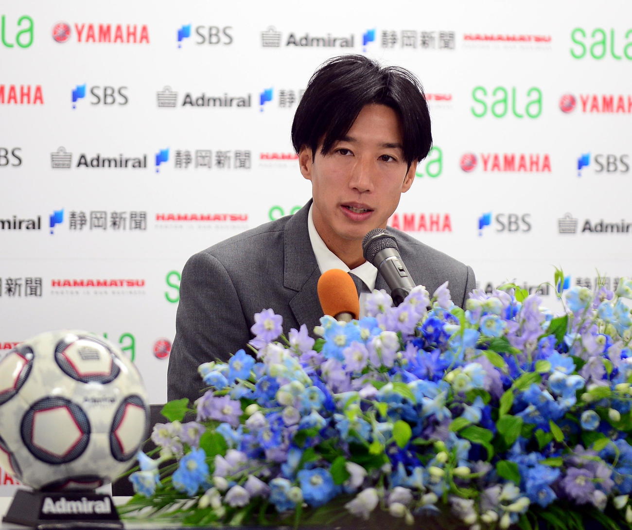 引退会見に臨んだ磐田大津