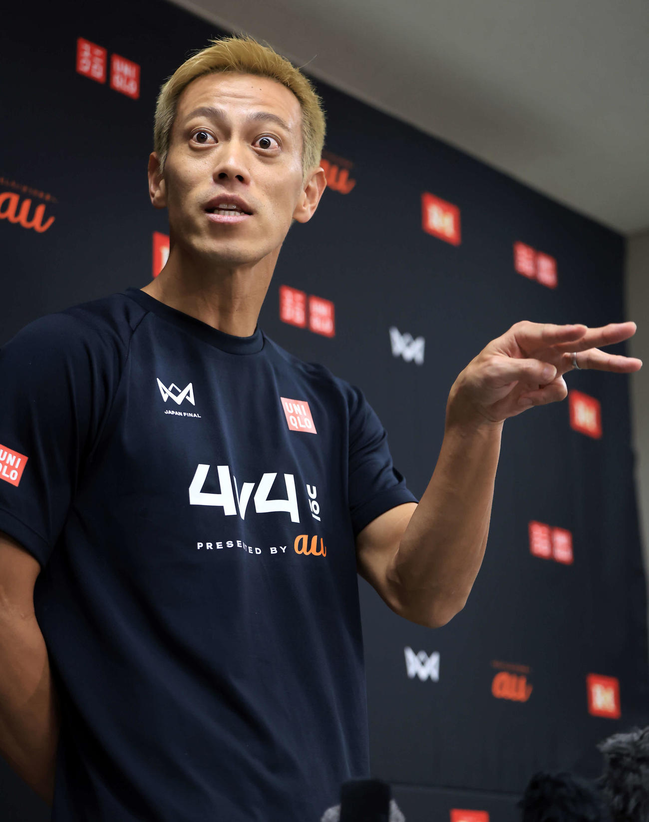 「4v4JAPANCUP U10 2023」後の囲み会見で力説する本田圭佑（撮影・浅見桂子）