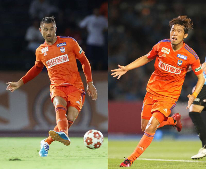 舞行龍ジェームズ（左）と鈴木孝司