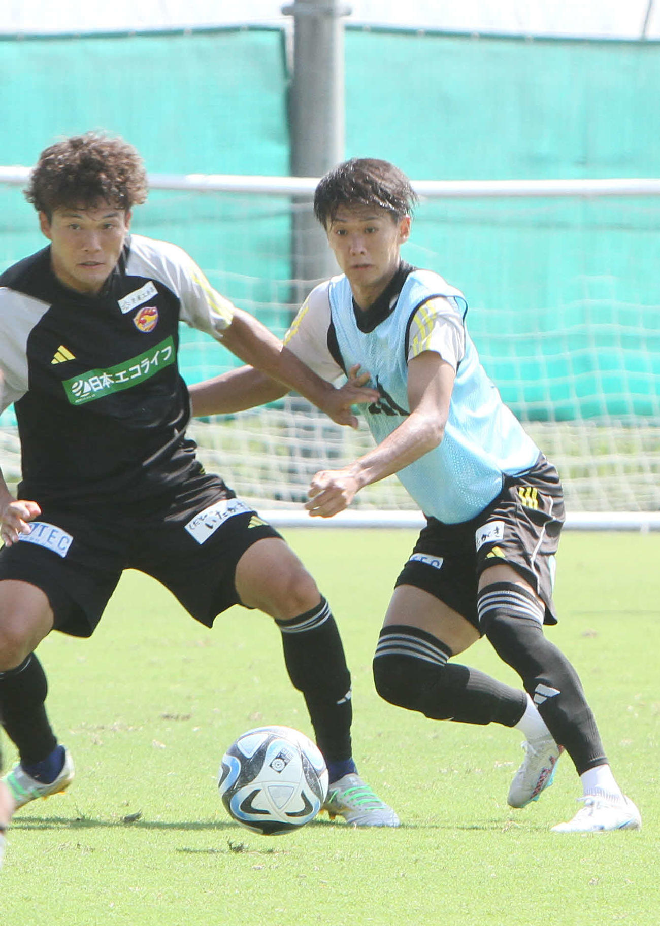 氣田亮真（右＝23年9月撮影）