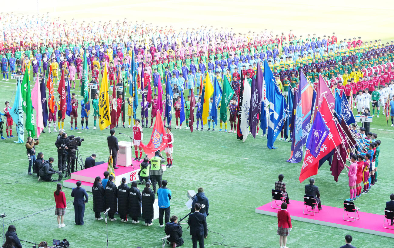 開会式で選手宣誓をする名古屋・田中（撮影・横山健太）