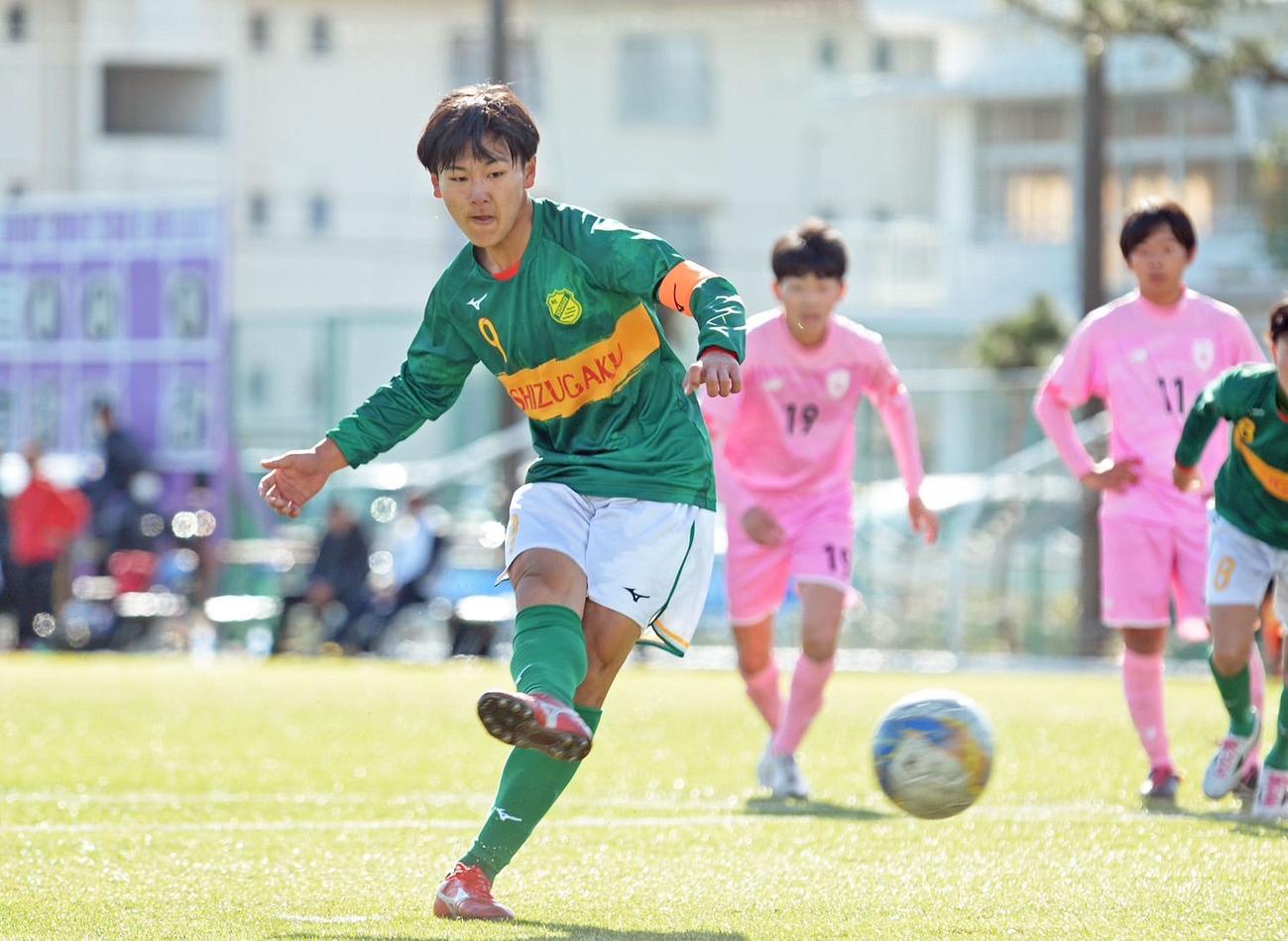 エースとしてチームの攻撃を引っ張る静岡学園FW神田
