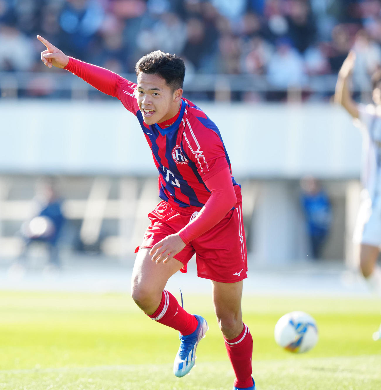 帝京三対初芝橋本　前半、チーム3点目となるゴールを決め喜ぶ初芝橋本・朝野（撮影・江口和貴）