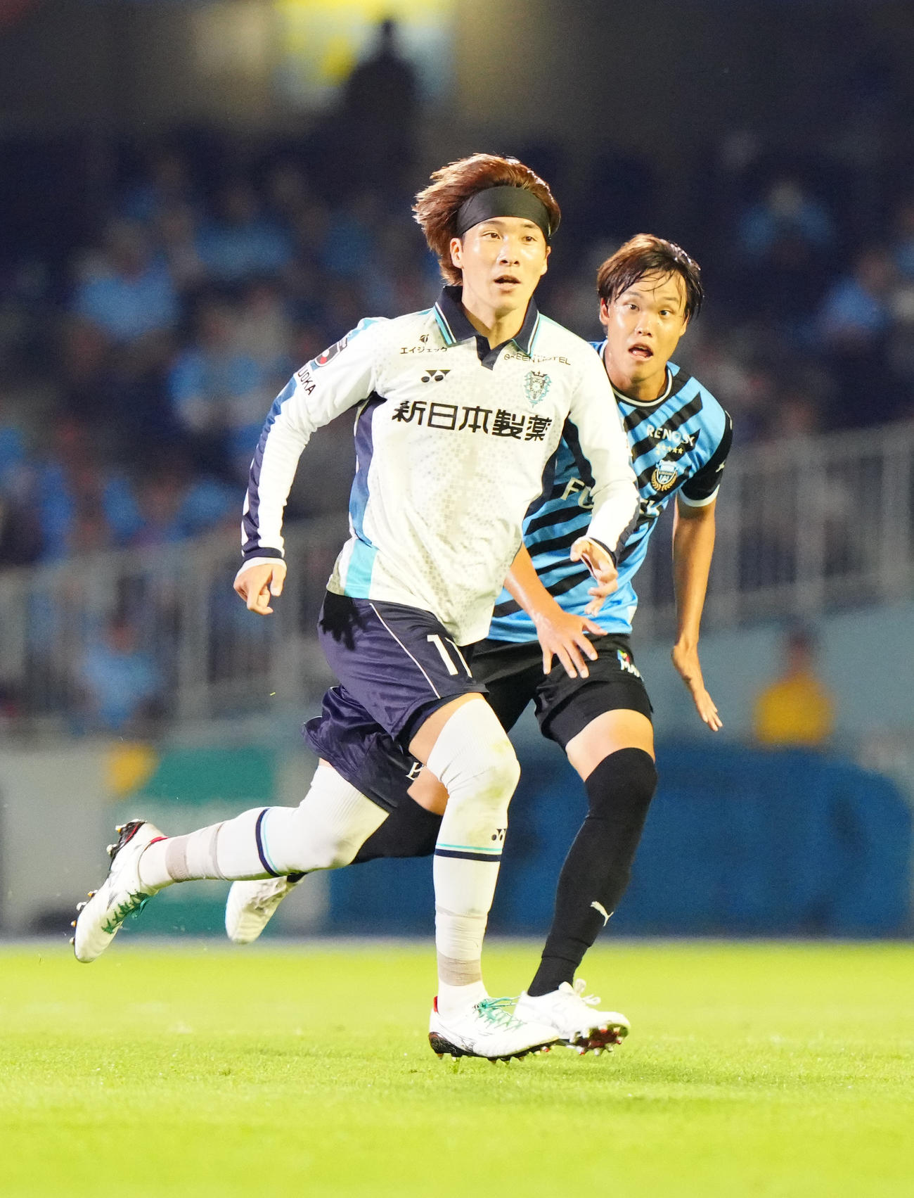 山岸祐也（手前）（23年10月20日撮影）