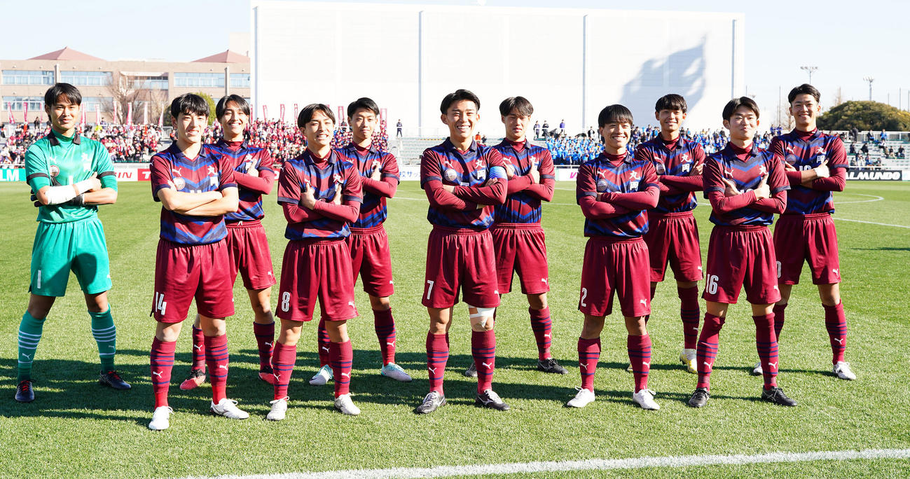 丸岡対佐賀東　試合前、記念写真に納まる丸岡の選手たち（撮影・菅敏）