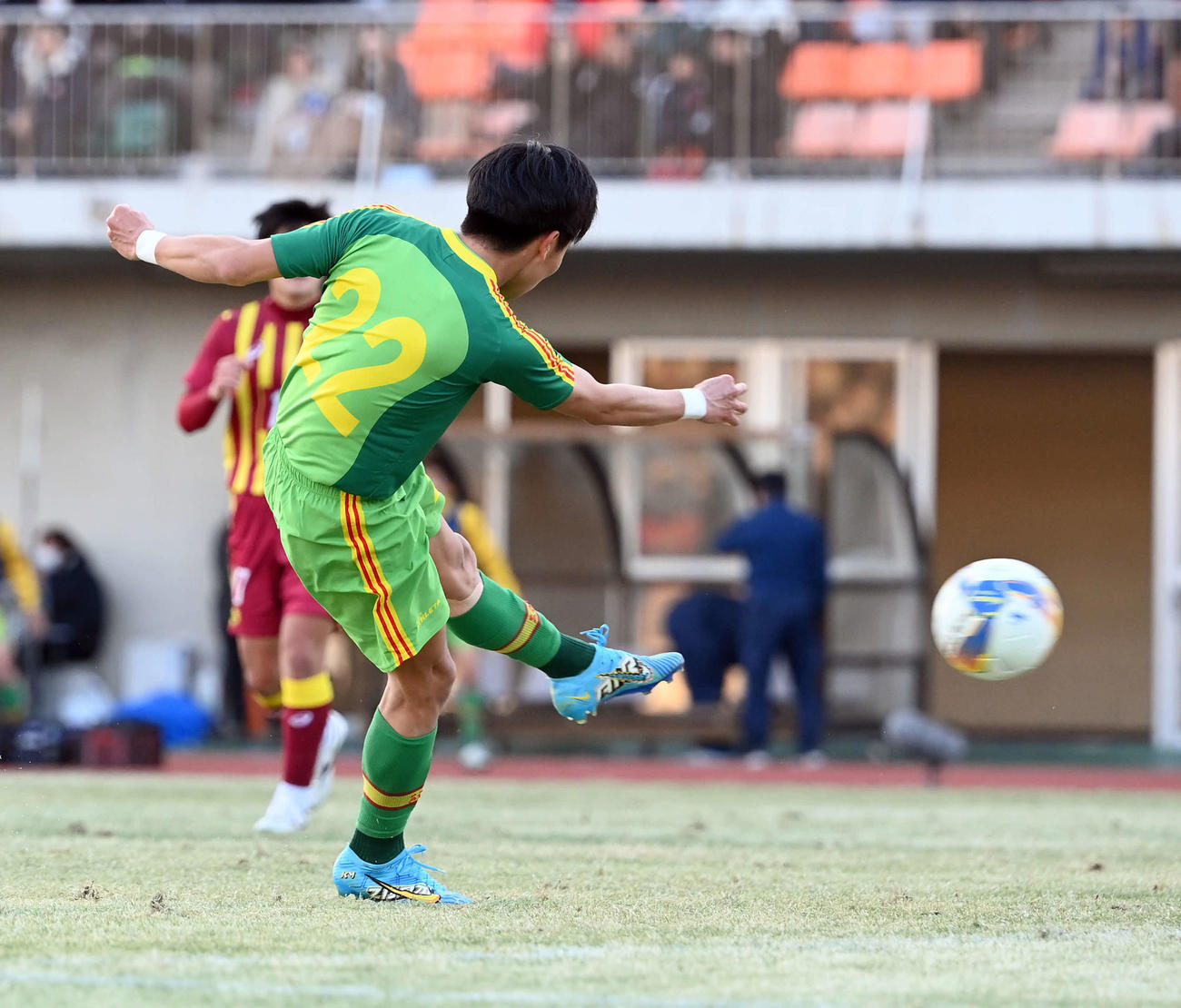帝京長岡対長崎総合科学大付　　後半、決勝ゴールを決める帝京長岡・谷中（撮影・たえ見朱実）