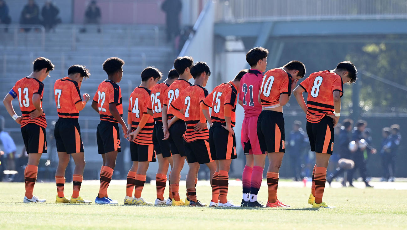 市船橋対高川学園　市船橋に負け、初戦敗退となった高川学園（撮影・たえ見朱実）