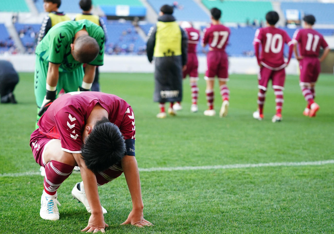 山形明正対米子北　試合に敗れ涙を流す山形明正・松田（撮影・横山健太）