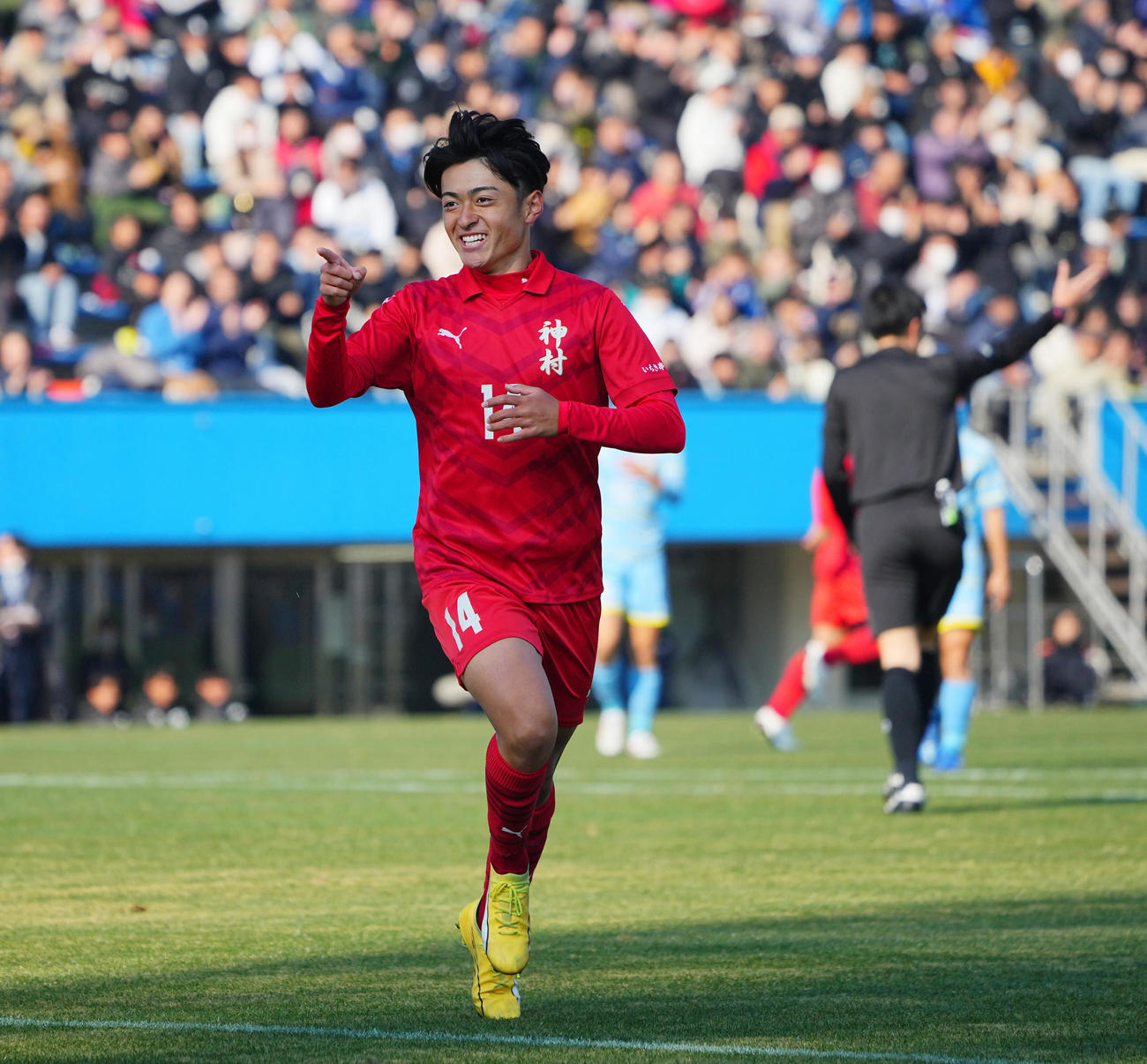 神村学園対松本国際　前半、先制のゴールを決め喜ぶ神村学園・名和田（撮影・垰建太）