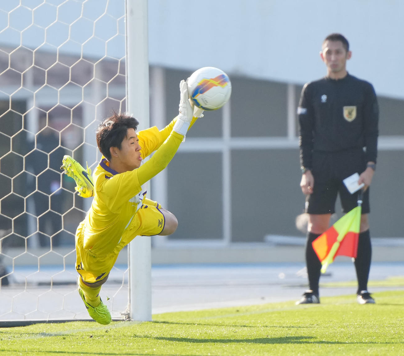 初芝橋本対堀越　PK戦の8本目、セーブする堀越GK吉富（撮影・江口和貴）