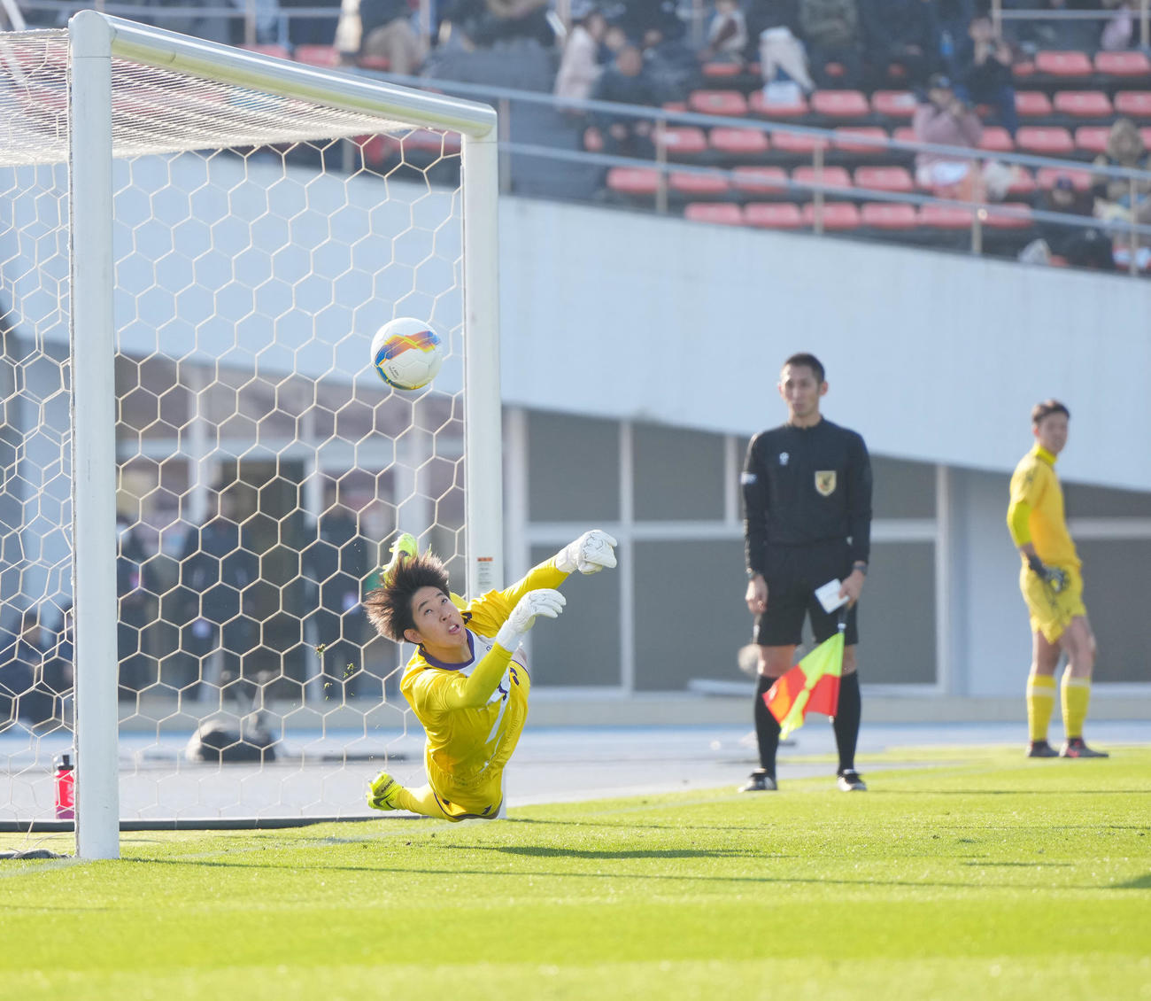 初芝橋本対堀越　PK戦の8本目、セーブする堀越GK吉富（撮影・江口和貴）