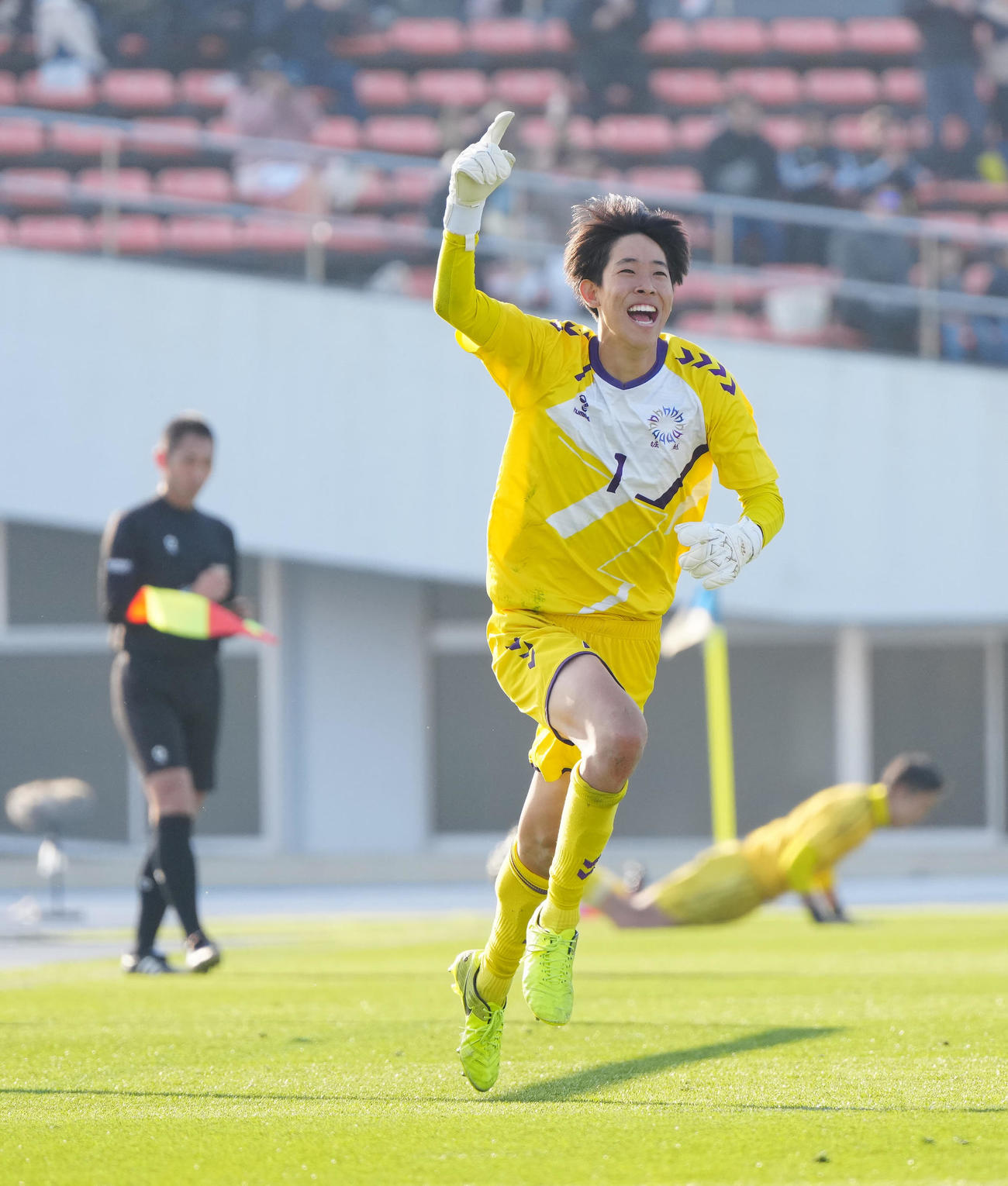 初芝橋本対堀越　PK戦の8本目、セーブし歓喜する堀越GK吉富（撮影・江口和貴）
