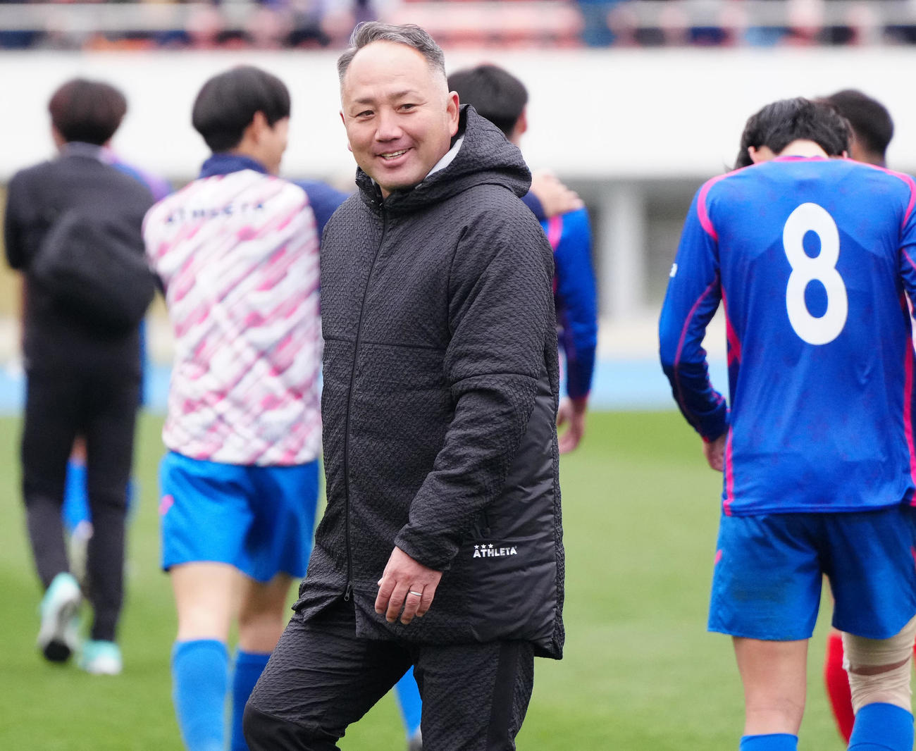 ノースアジア大明桜対名護　試合後、笑顔を見せるノースアジア大明桜・原監督（撮影・江口和貴）