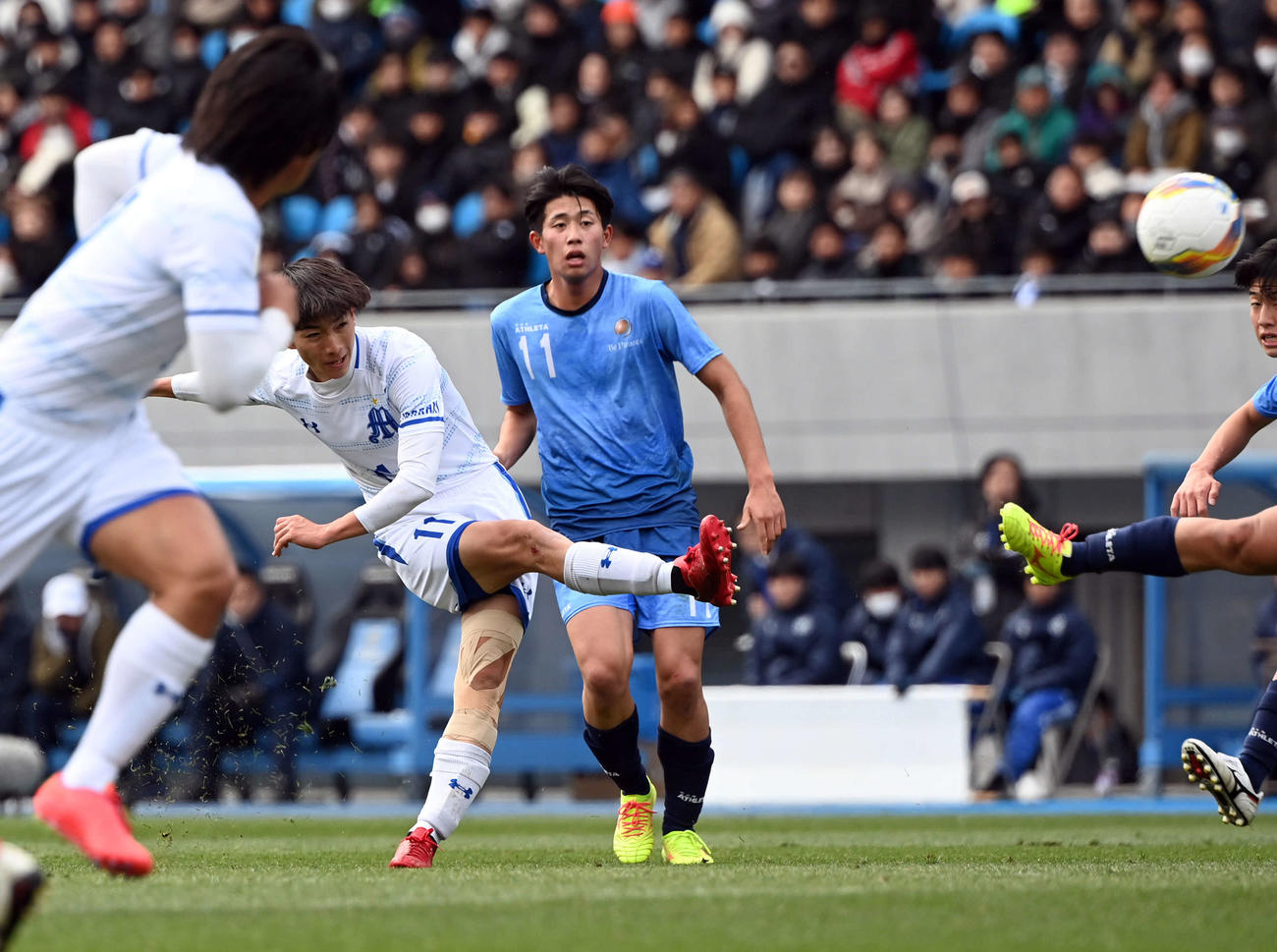 明秀学園日立対近江　前半、ゴールを決める明秀学園日立・石橋（撮影・たえ見朱実）