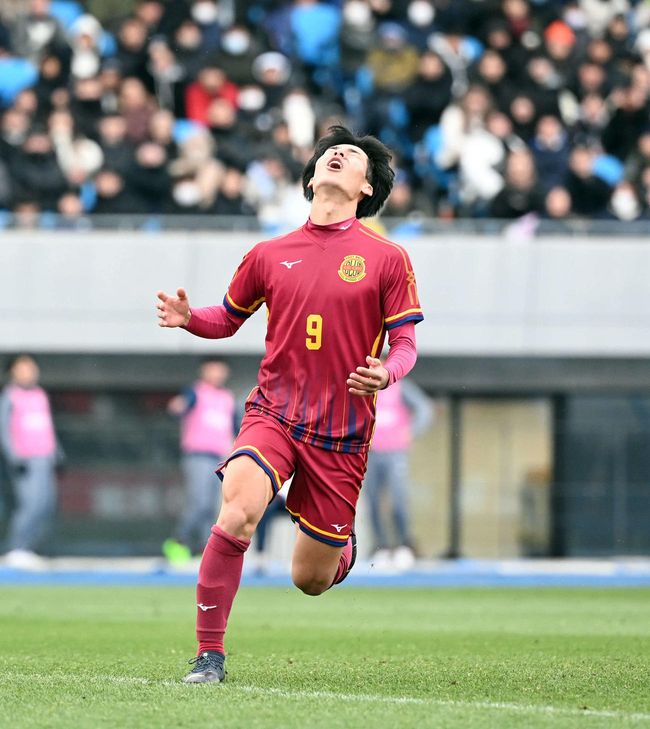 神村学園対神戸弘陵　後半、シュートを外し悔しがる神戸弘陵・馬場（撮影・たえ見朱実）