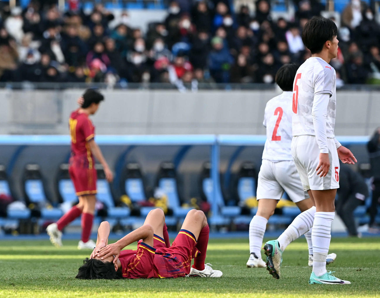 神村学園対神戸弘陵　後半、シュートを外し悔しがる神戸弘陵・北藤（撮影・たえ見朱実）
