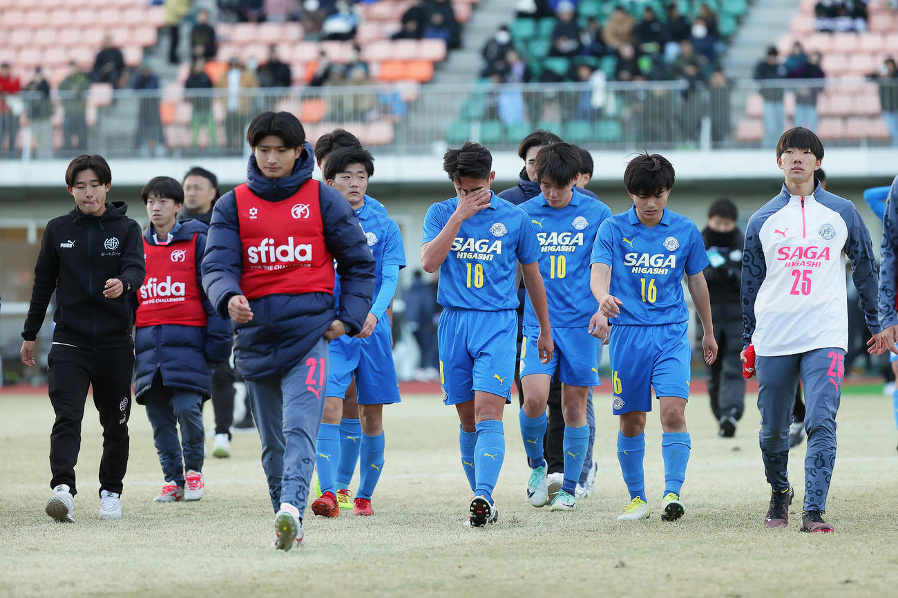 堀越対佐賀東　敗れ、引き揚げる佐賀東の選手ら（撮影・足立雅史）
