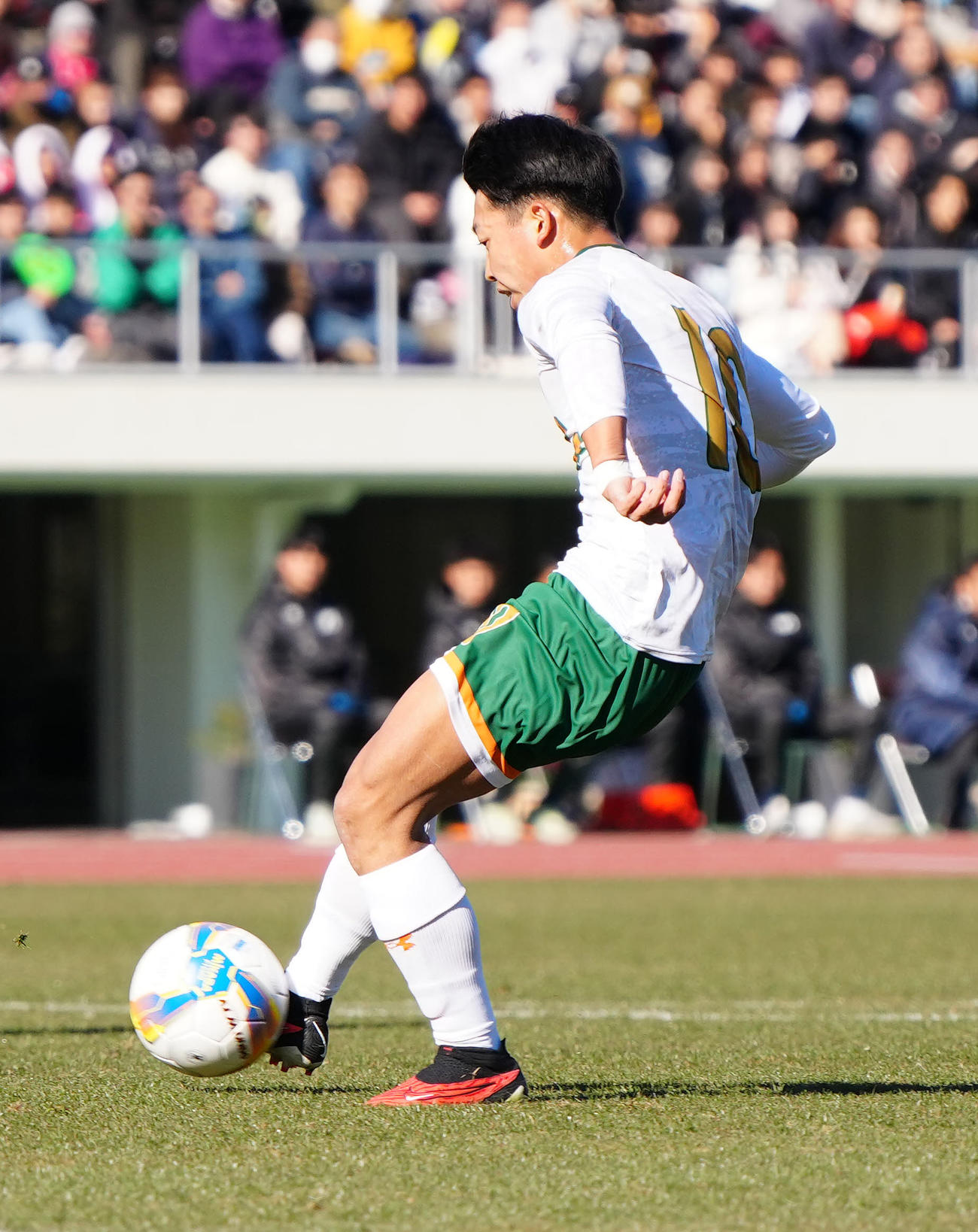 青森山田対昌平　前半、ゴールを決める青森山田・芝田（撮影・江口和貴）