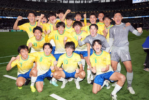 高校サッカー】近江の海賊軍団「打ちまくろうや！」黒ひげ親分の号令に