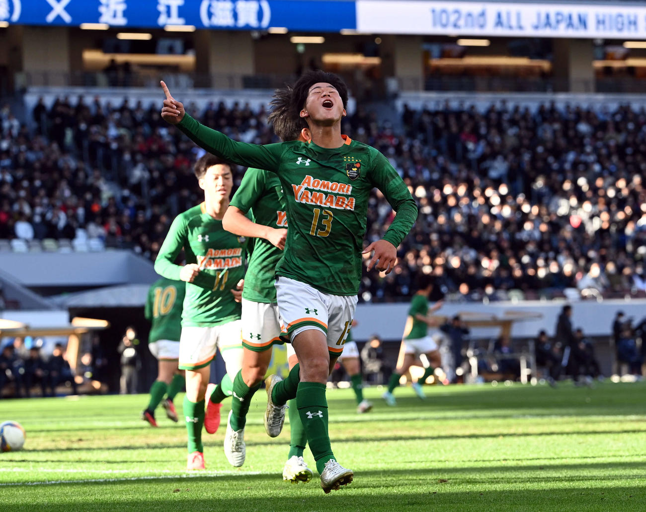 青森山田対近江　前半、先制ゴールを決め喜ぶ青森山田・福島（撮影・たえ見朱実）