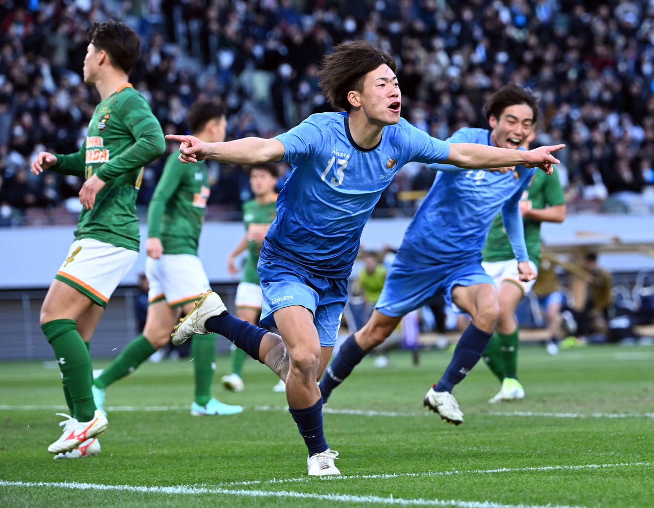 青森山田対近江　後半、同点ゴールを決めた近江・山本（撮影・たえ見朱実）