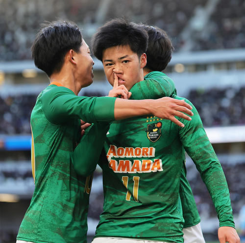 高校サッカー】青森山田DF小泉は明大、近江FW小山は消防士志望 J内定