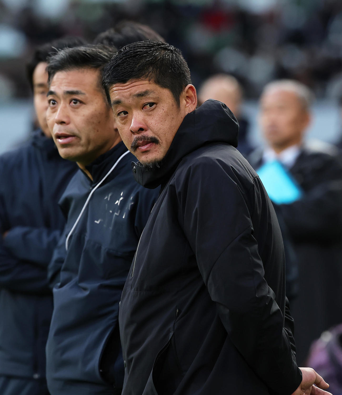 青森山田対近江　敗れた近江・前田監督（右）（撮影・足立雅史）