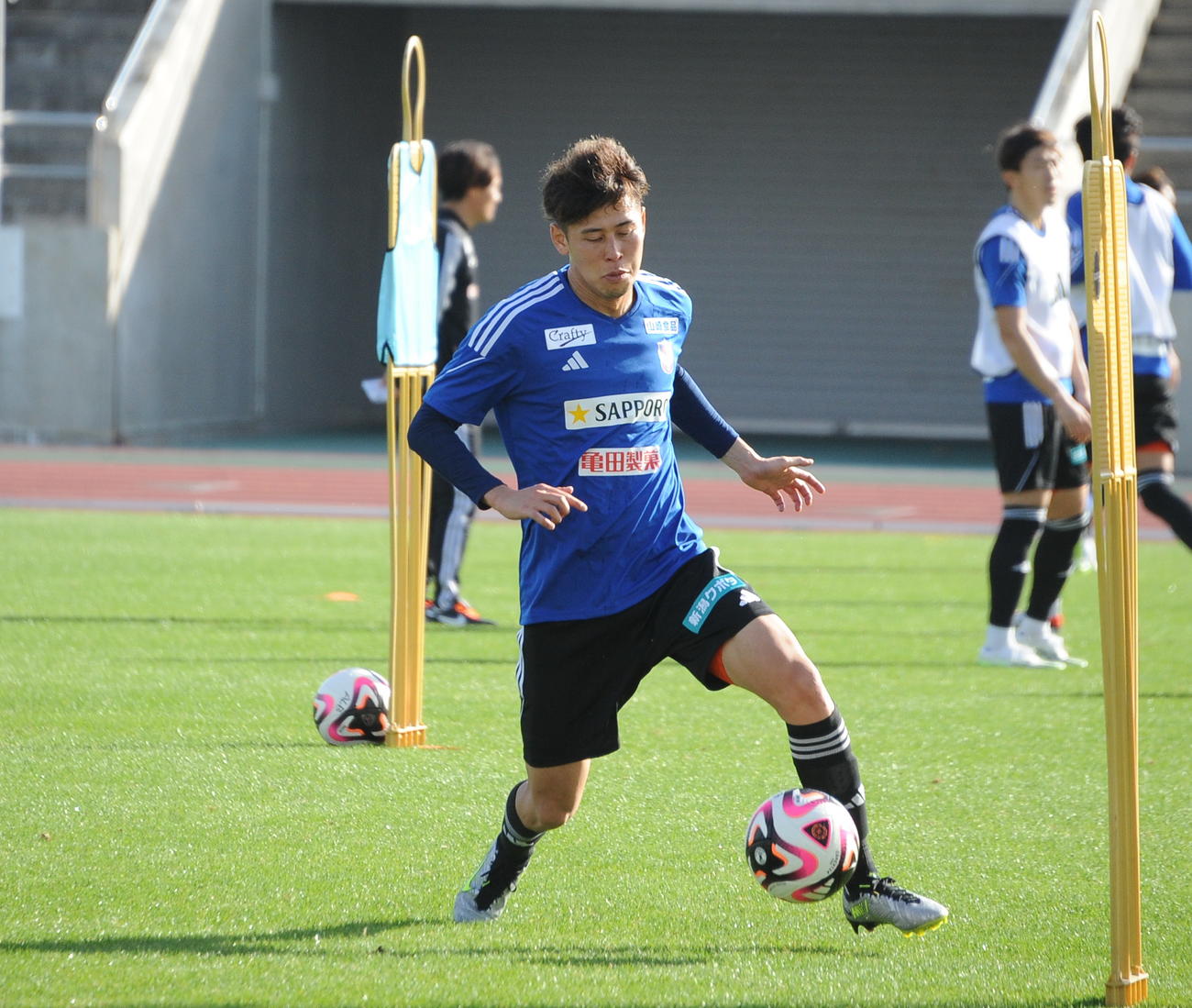 ファーストタッチでスピードに乗る谷口（19日撮影）