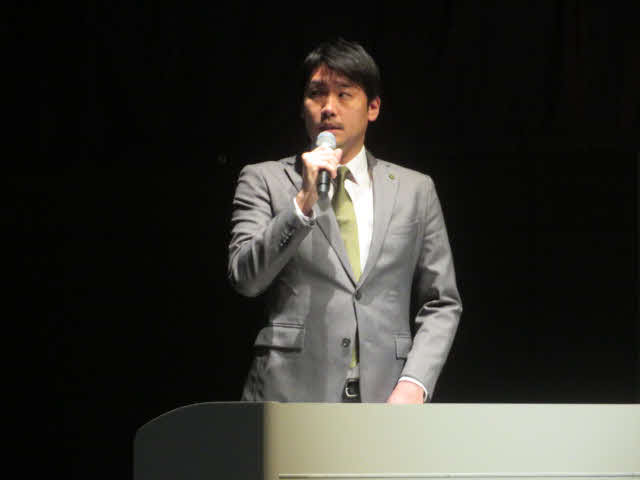 24年のクラブの方針をサポーターに説明するSC相模原の西谷義久社長