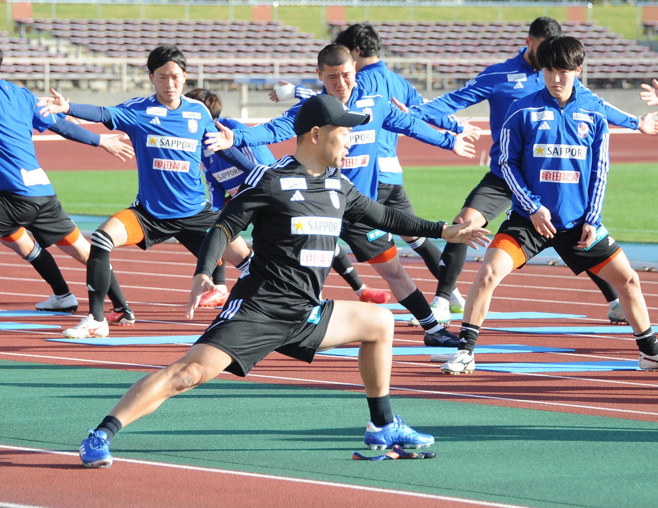 選手を指導する安野フィジカルコーチ