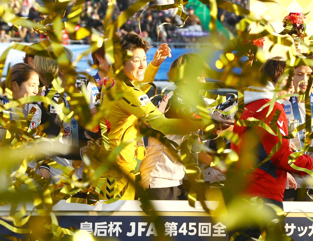 浦和対INAC神戸　皇后杯を制し喜ぶINAC神戸GK山下ら（撮影・上山淳一