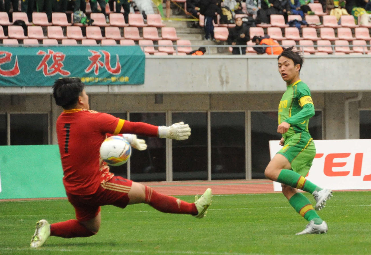 全国選手権新潟県大会の決勝でゴールを決める堀